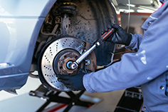 Disc Brakes And Drum Brakes Service